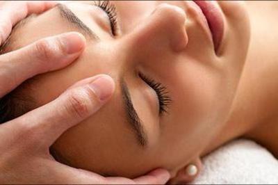 30 minutters ansigts- og hovedbundsmassage