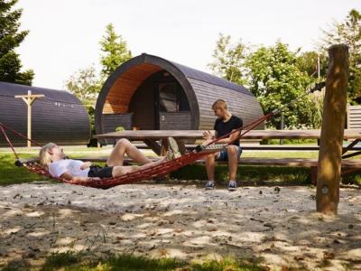 Familieophold med bowling og mad - for 4