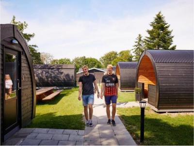 Familieophold med 2 overnatninger, morgenbuffet og bowling  - for 4 pers