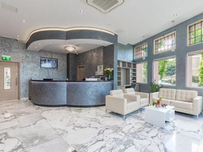 England: 3 dages topanmeldt miniferie - til 2